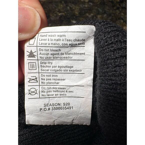 Carhartt Unisex Black Beanie Cuffed Hat with Logo Patch Winter Warmth - Picture 3 of 4